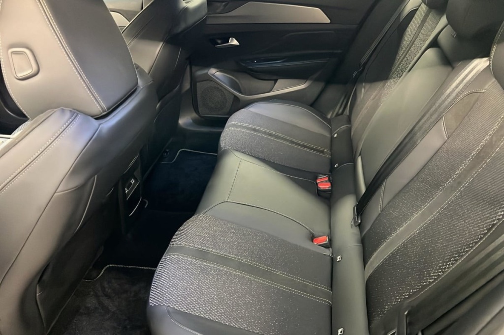 PEUGEOT 408 Hybrid 145 e-DCS6 GT - ref: 1-370029 - Photo 10