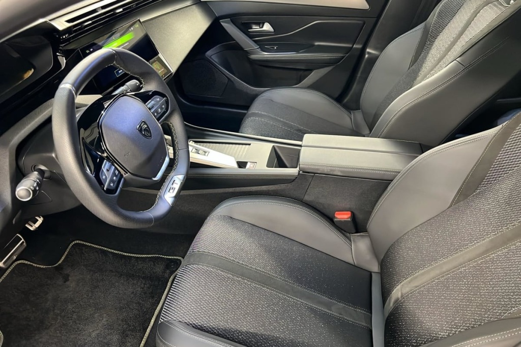 PEUGEOT 408 Hybrid 145 e-DCS6 GT - ref: 1-370029 - Photo 9