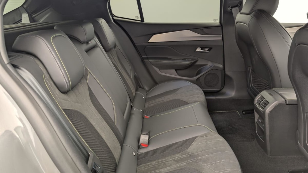 PEUGEOT 408 Hybrid 145 e-DCS6 GT - ref: 1-370037 - Photo 10