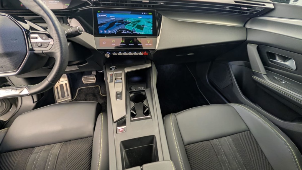 PEUGEOT 408 Hybrid 145 e-DCS6 GT - ref: 1-370039 - Photo 19