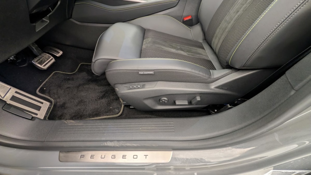 PEUGEOT 408 Hybrid 145 e-DCS6 GT - ref: 1-370039 - Photo 20