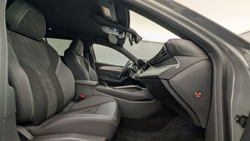 PEUGEOT 408 Hybrid 145 e-DCS6 GT - ref: 1-370039 - Photo 9