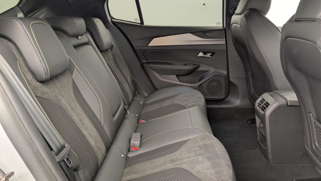 PEUGEOT 408 Hybrid 145 e-DCS6 GT - ref: 1-370042 - Photo 10