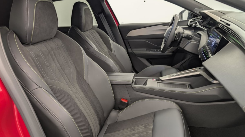 PEUGEOT 408 Hybrid 145 e-DCS6 GT - ref: 1-370058 - Photo 9