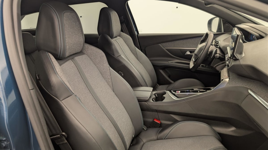 PEUGEOT 3008 Hybrid 225 e-EAT8 Allure Pack - ref: 1-370244 - Photo 9