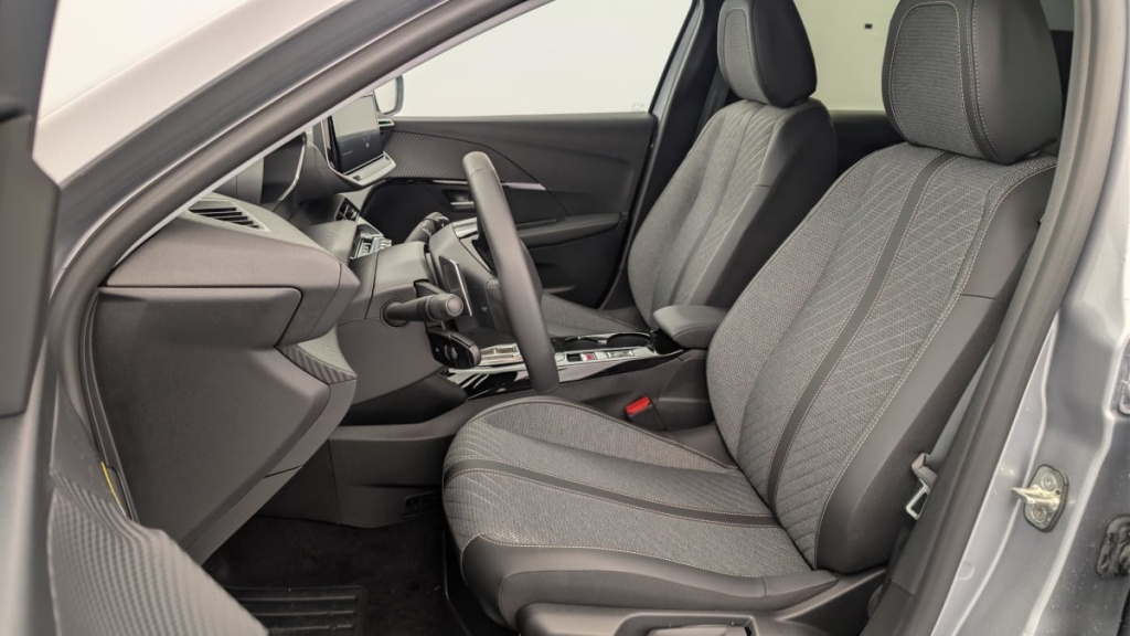 PEUGEOT 208 Hybrid 145 e-DCS6 Allure - ref: 1-370679 - Photo 16