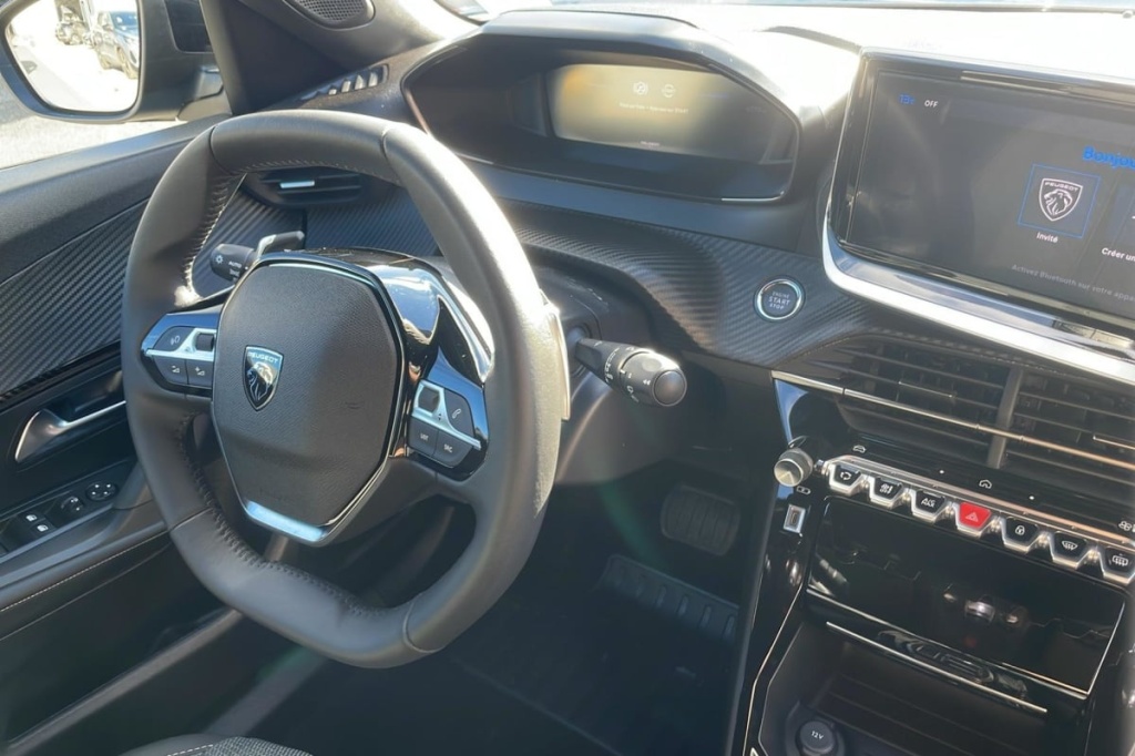 PEUGEOT 2008 Hybrid 145 e-DCS6 Allure - ref: 1-371339 - Photo 15
