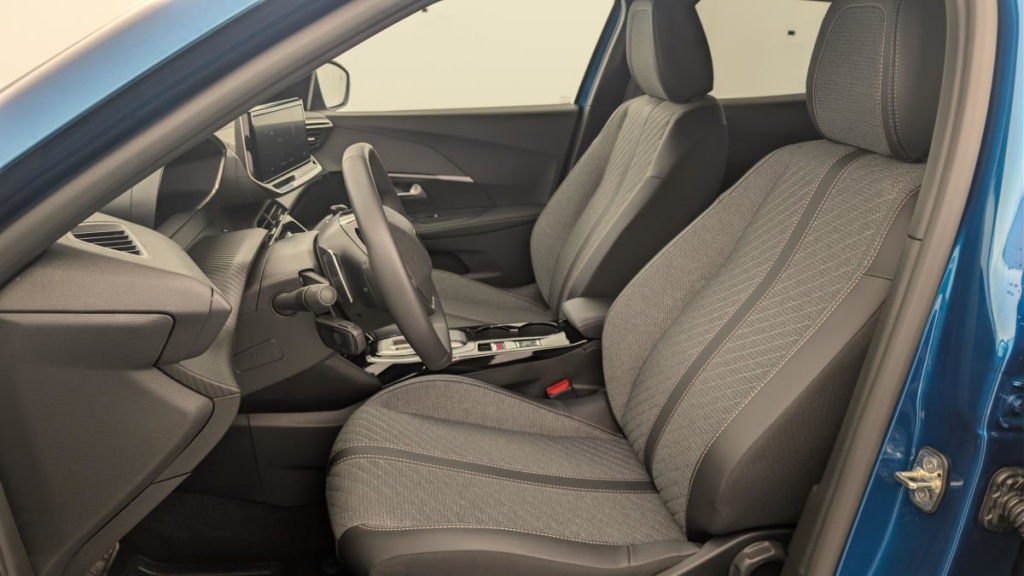 PEUGEOT 2008 Hybrid 145 e-DCS6 Allure - ref: 1-371344 - Photo 16