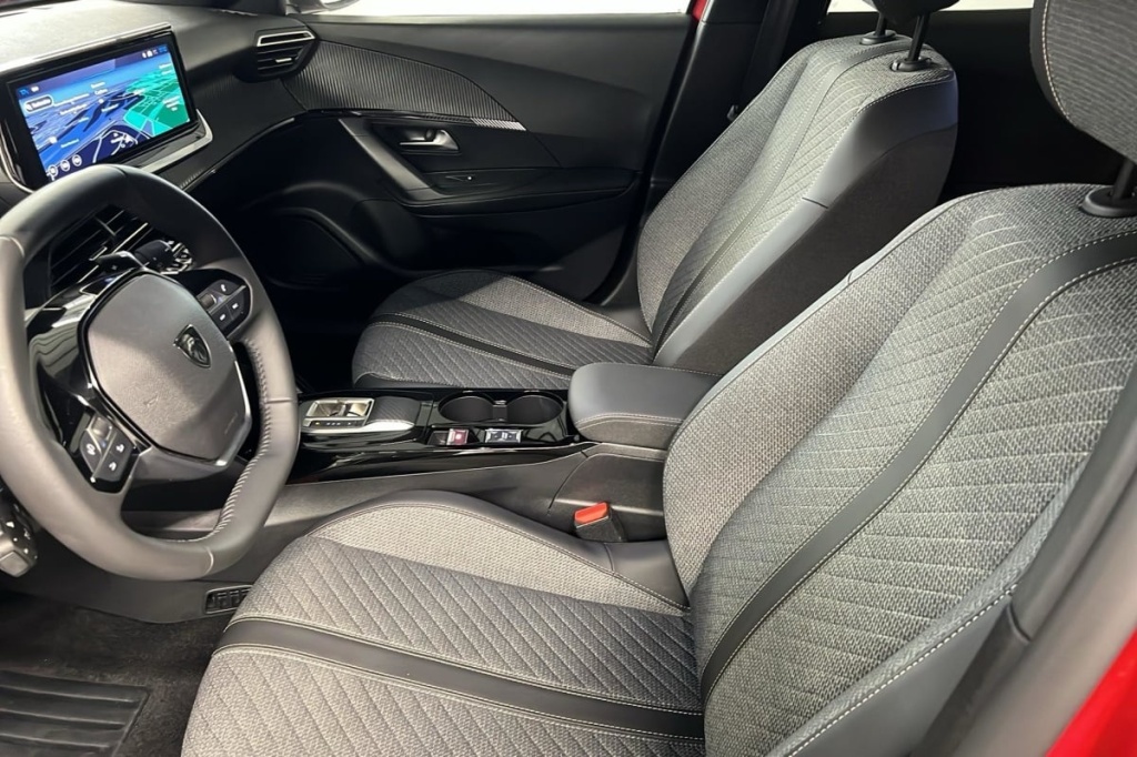 PEUGEOT 2008 Hybrid 145 e-DCS6 Allure - ref: 1-371417 - Photo 9