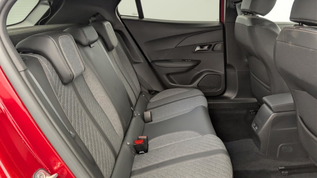 PEUGEOT 2008 Hybrid 145 e-DCS6 Allure - ref: 1-371419 - Photo 10