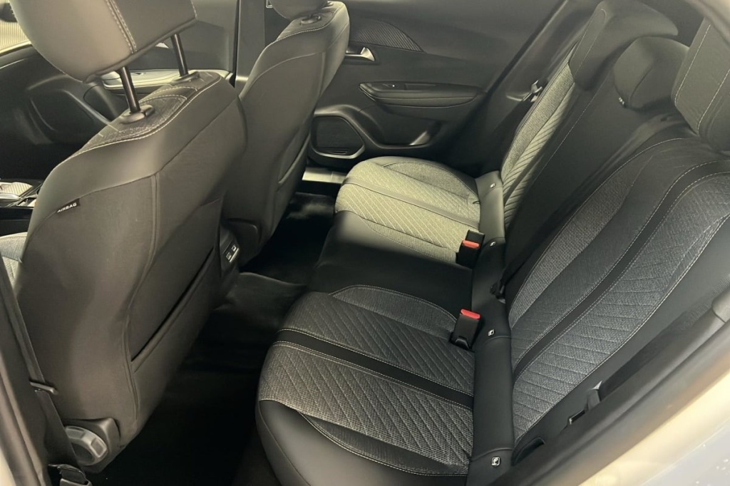 PEUGEOT 2008 Hybrid 145 e-DCS6 Allure - ref: 1-371432 - Photo 10