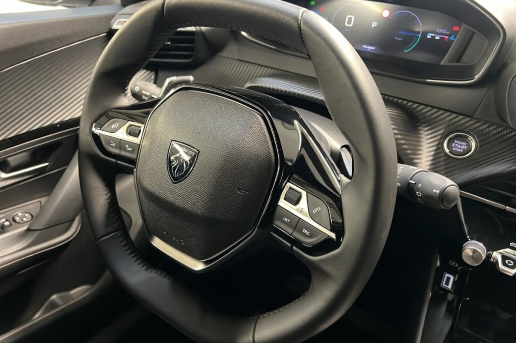 PEUGEOT 2008 Hybrid 145 e-DCS6 Allure - ref: 1-371432 - Photo 15