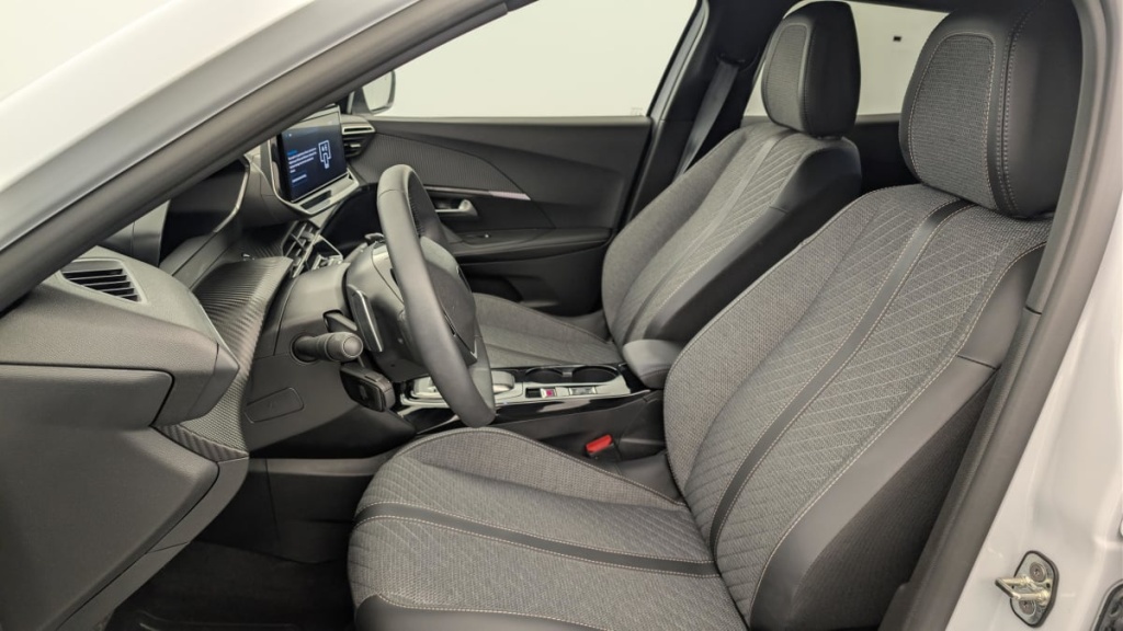 PEUGEOT 2008 Hybrid 145 e-DCS6 Allure - ref: 1-371433 - Photo 16