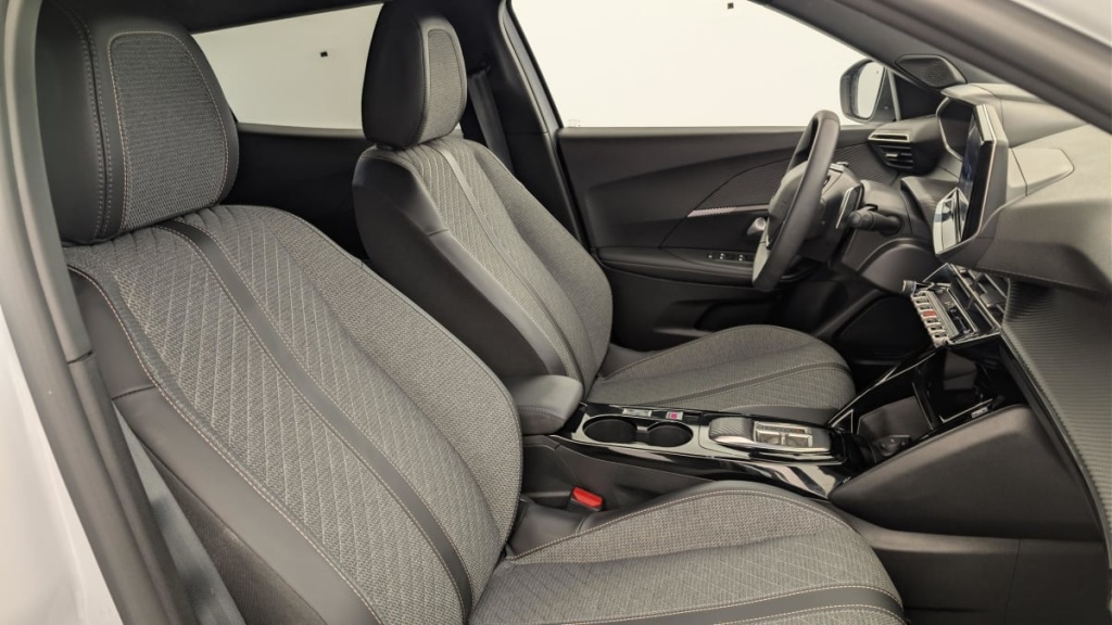 PEUGEOT 2008 Hybrid 145 e-DCS6 Allure - ref: 1-371433 - Photo 9