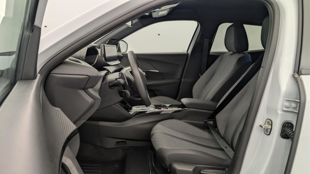 PEUGEOT 2008 Hybrid 145 e-DCS6 Allure - ref: 1-371447 - Photo 16