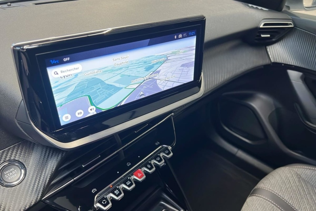 PEUGEOT 2008 Hybrid 145 e-DCS6 Allure - ref: 1-371457 - Photo 17