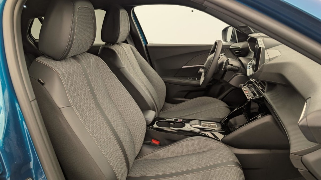 PEUGEOT 2008 Hybrid 145 e-DCS6 Allure - ref: 1-371649 - Photo 9