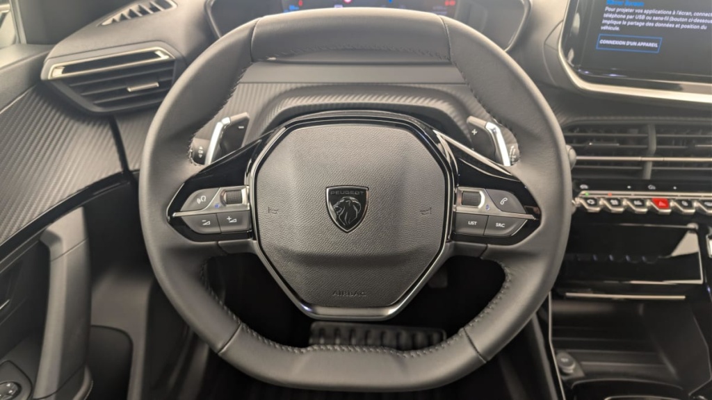 PEUGEOT 2008 Hybrid 145 e-DCS6 Allure - ref: 1-371654 - Photo 14