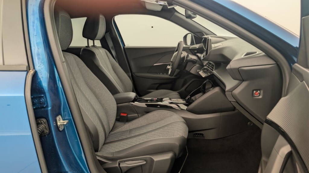 PEUGEOT 2008 Hybrid 145 e-DCS6 Allure - ref: 1-371654 - Photo 9