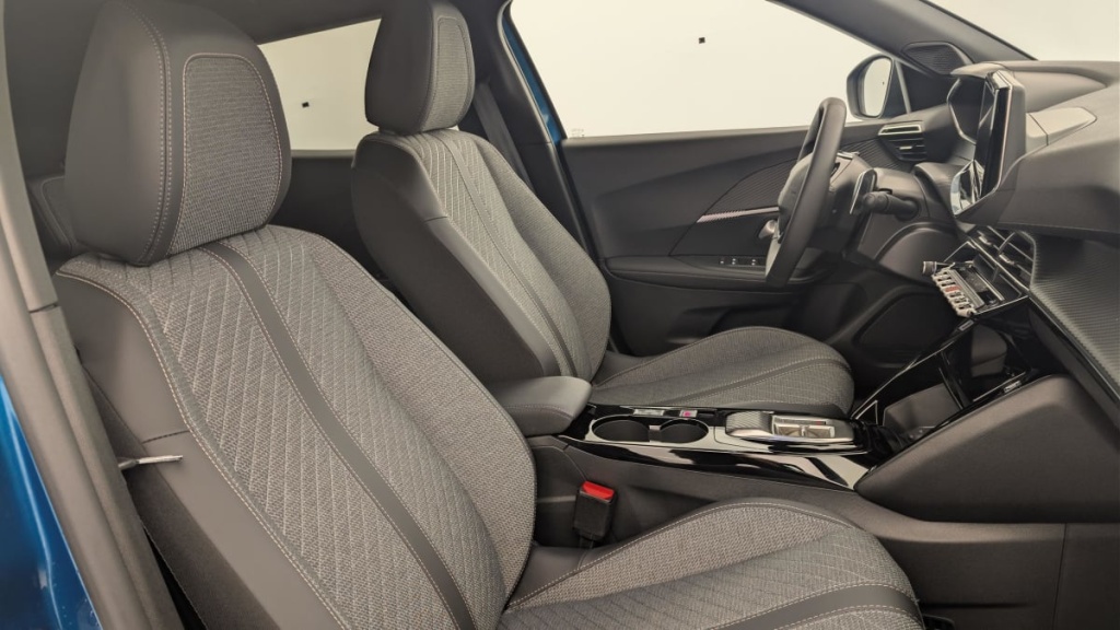 PEUGEOT 2008 Hybrid 145 e-DCS6 Allure - ref: 1-371656 - Photo 9