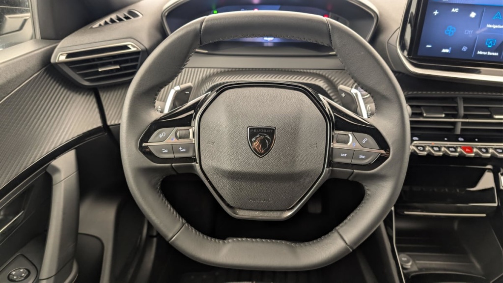 PEUGEOT 2008 Hybrid 145 e-DCS6 Allure - ref: 1-371676 - Photo 14