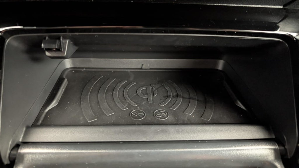 PEUGEOT 2008 Hybrid 145 e-DCS6 Allure - ref: 1-371676 - Photo 19