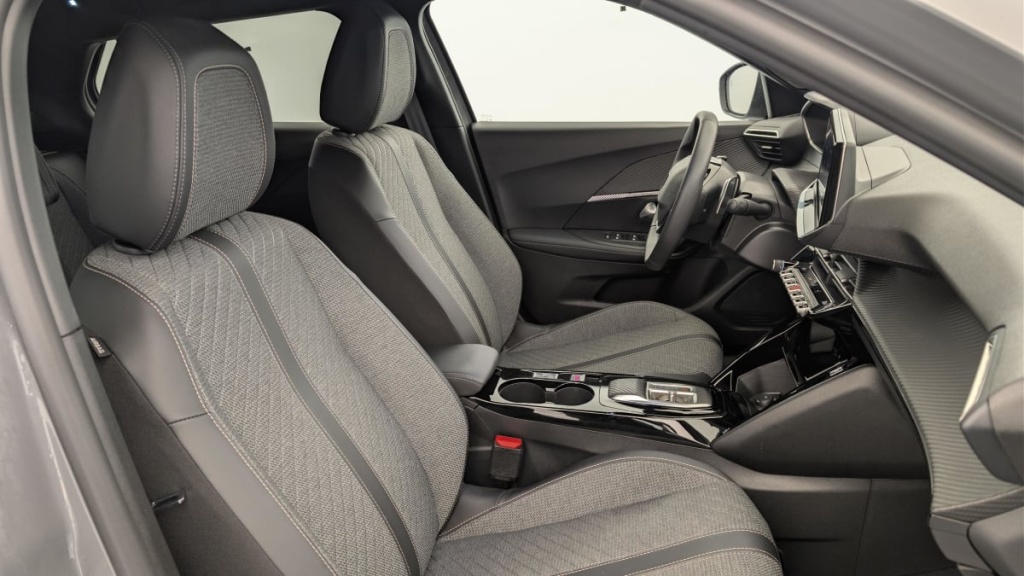 PEUGEOT 2008 Hybrid 145 e-DCS6 Allure - ref: 1-371676 - Photo 9