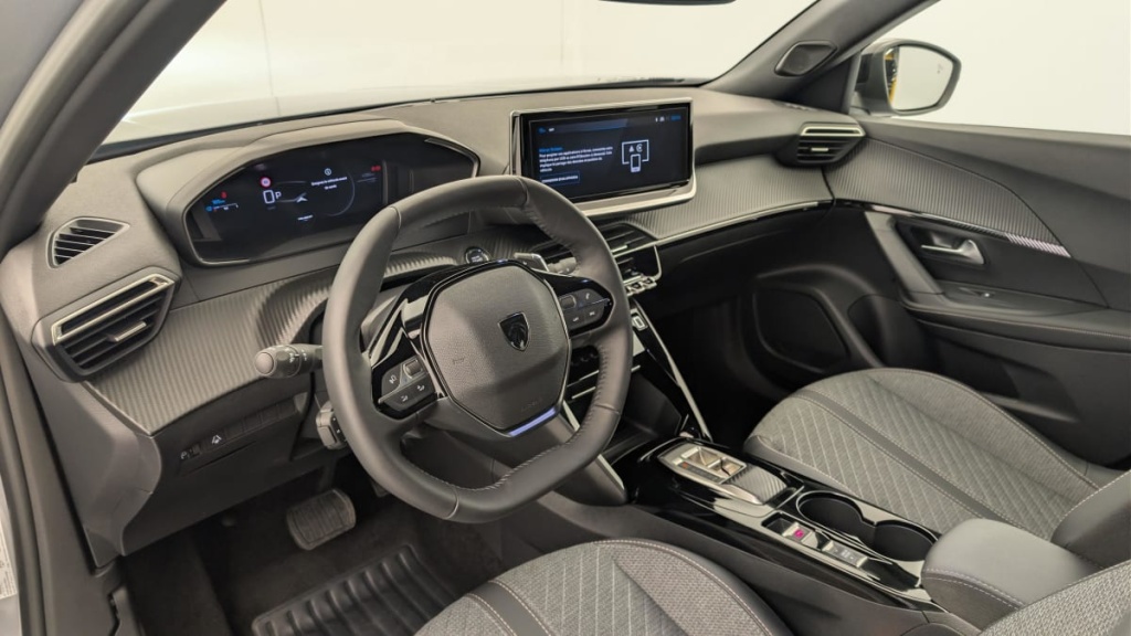 PEUGEOT 2008 Hybrid 145 e-DCS6 Allure - ref: 1-371698 - Photo 15