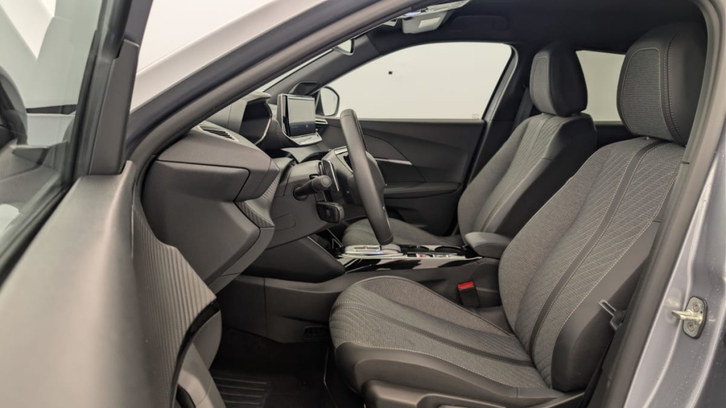 PEUGEOT 2008 Hybrid 145 e-DCS6 Allure - ref: 1-371698 - Photo 16