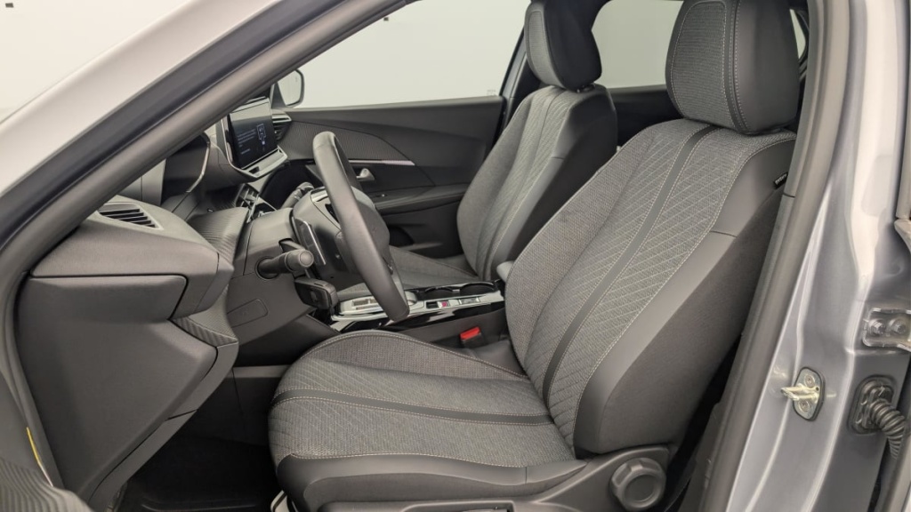 PEUGEOT 2008 Hybrid 145 e-DCS6 Allure - ref: 1-371701 - Photo 16