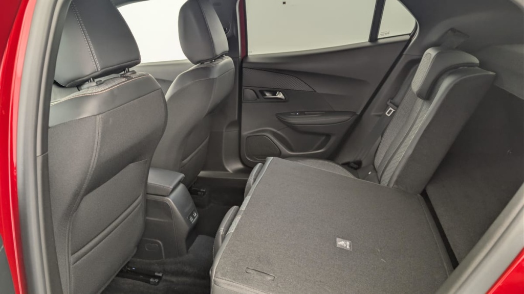 PEUGEOT 2008 Hybrid 145 e-DCS6 Allure - ref: 1-371737 - Photo 12