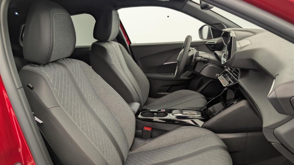 PEUGEOT 2008 Hybrid 145 e-DCS6 Allure - ref: 1-371742 - Photo 9