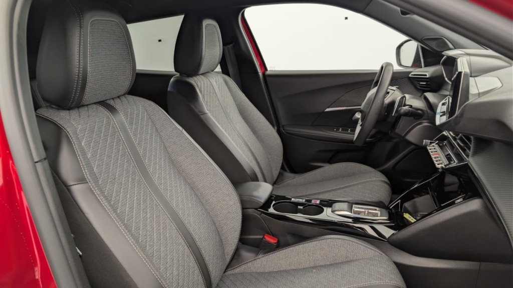 PEUGEOT 2008 Hybrid 145 e-DCS6 Allure - ref: 1-371747 - Photo 10