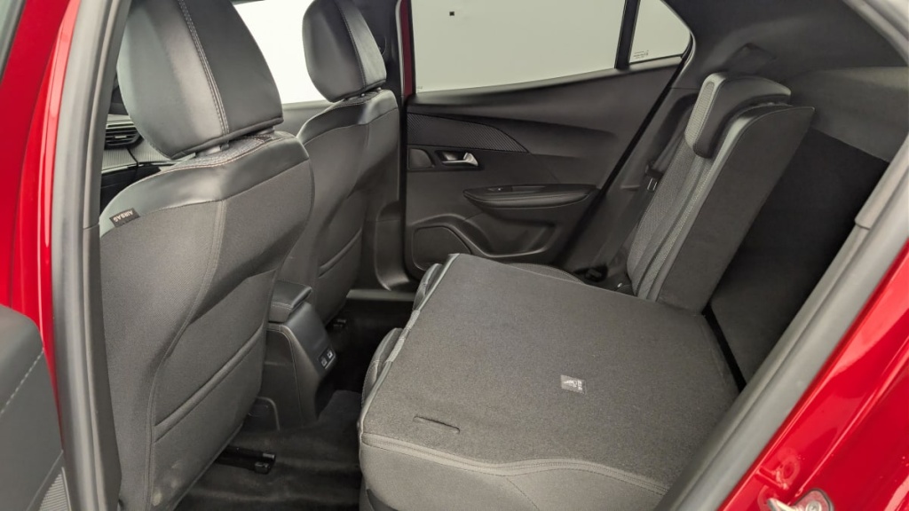 PEUGEOT 2008 Hybrid 145 e-DCS6 Allure - ref: 1-371747 - Photo 12