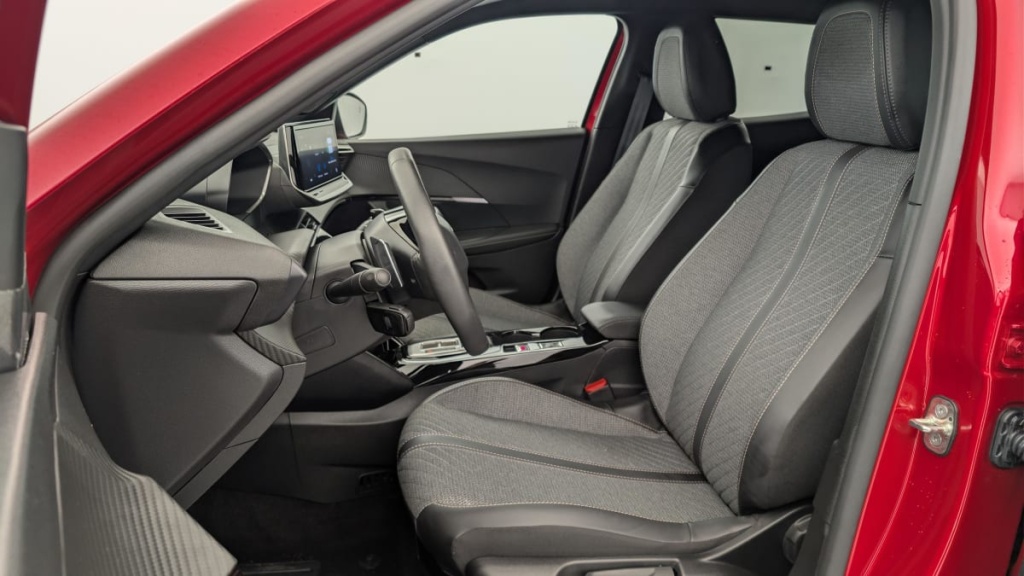 PEUGEOT 2008 Hybrid 145 e-DCS6 Allure - ref: 1-371747 - Photo 16