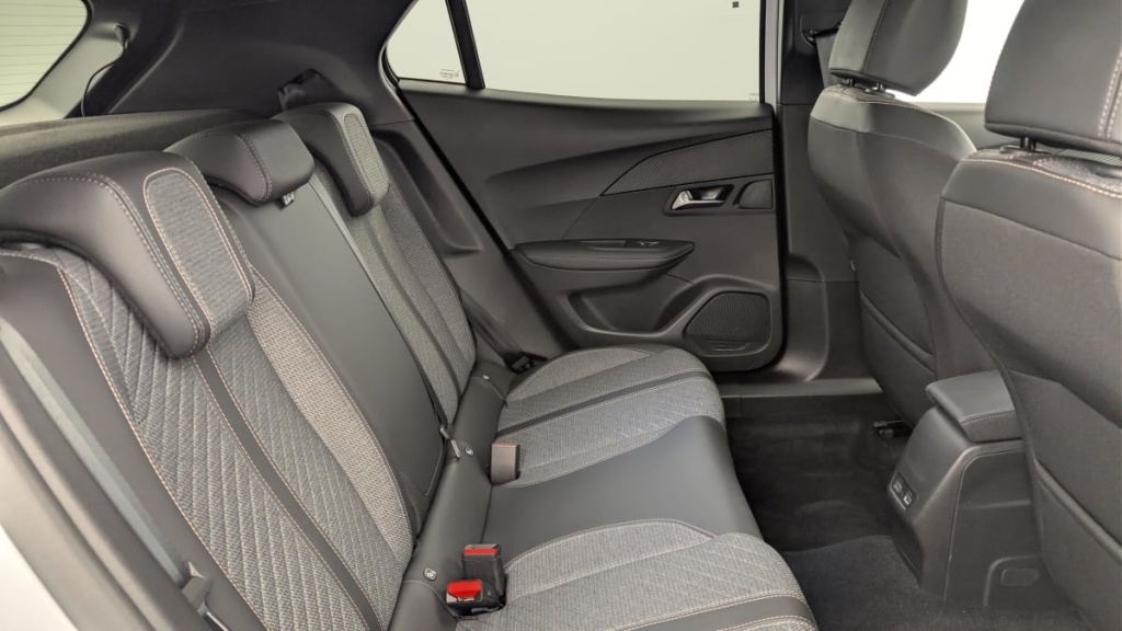 PEUGEOT 2008 Hybrid 145 e-DCS6 Allure - ref: 1-371758 - Photo 10