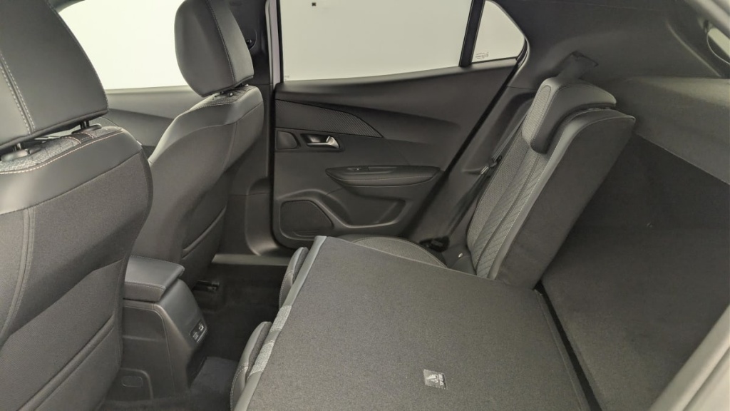 PEUGEOT 2008 Hybrid 145 e-DCS6 Allure - ref: 1-371758 - Photo 12