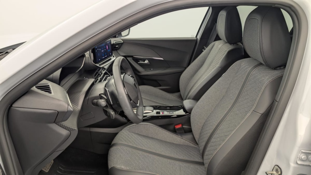 PEUGEOT 2008 Hybrid 145 e-DCS6 Allure - ref: 1-371758 - Photo 16