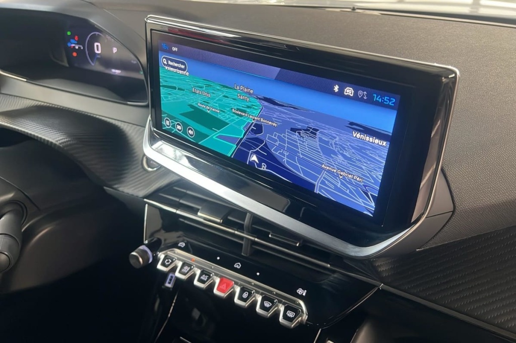 PEUGEOT 2008 Hybrid 145 e-DCS6 Allure - ref: 1-371759 - Photo 17