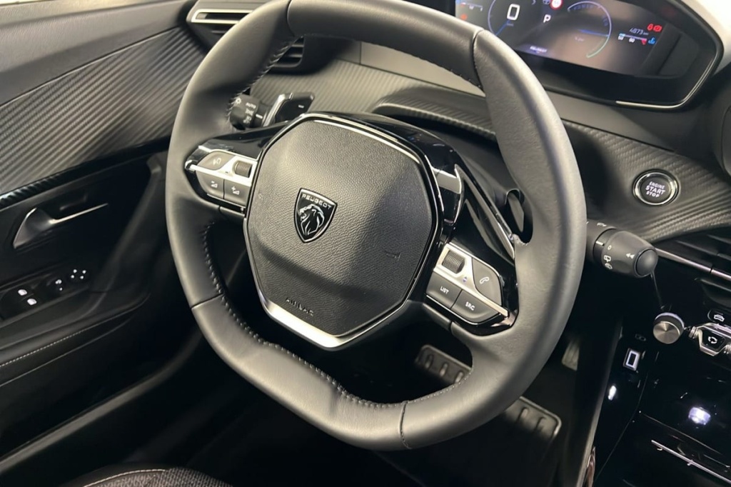 PEUGEOT 2008 Hybrid 145 e-DCS6 Allure - ref: 1-371760 - Photo 15