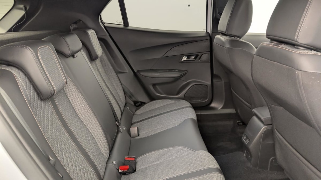 PEUGEOT 2008 Hybrid 145 e-DCS6 Allure - ref: 1-371763 - Photo 10