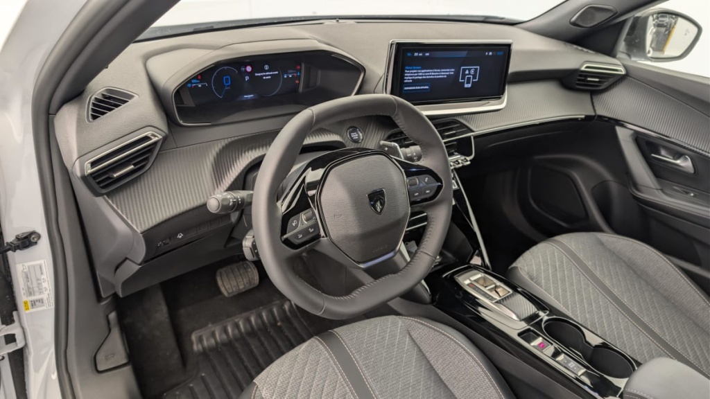 PEUGEOT 2008 Hybrid 145 e-DCS6 Allure - ref: 1-371763 - Photo 15