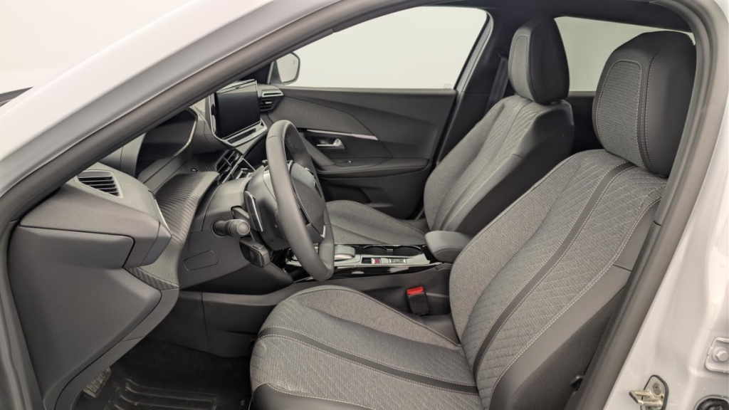 PEUGEOT 2008 Hybrid 145 e-DCS6 Allure - ref: 1-371763 - Photo 16