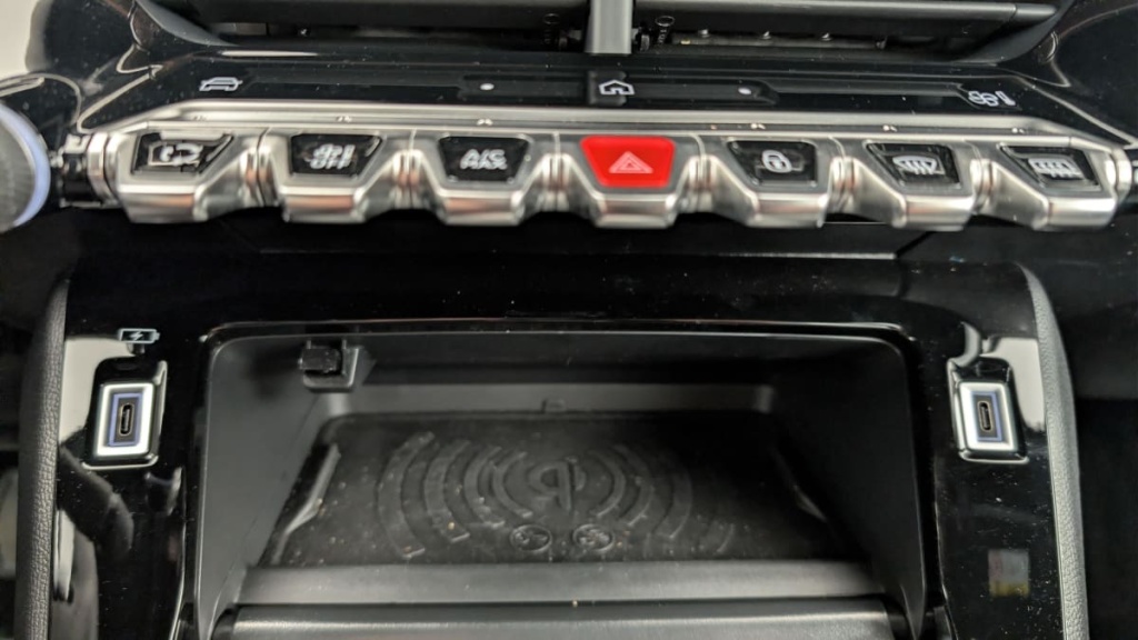 PEUGEOT 2008 Hybrid 145 e-DCS6 Allure - ref: 1-371763 - Photo 20