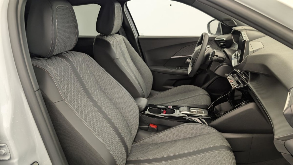 PEUGEOT 2008 Hybrid 145 e-DCS6 Allure - ref: 1-371774 - Photo 9