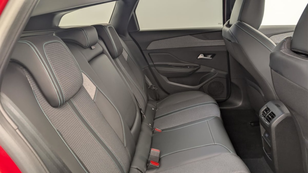 PEUGEOT 308 SW Hybrid 145 e-DCS6 Allure - ref: 1-371903 - Photo 10