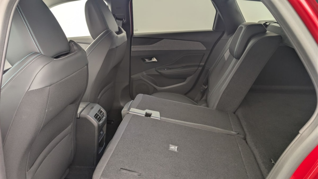 PEUGEOT 308 SW Hybrid 145 e-DCS6 Allure - ref: 1-371904 - Photo 12