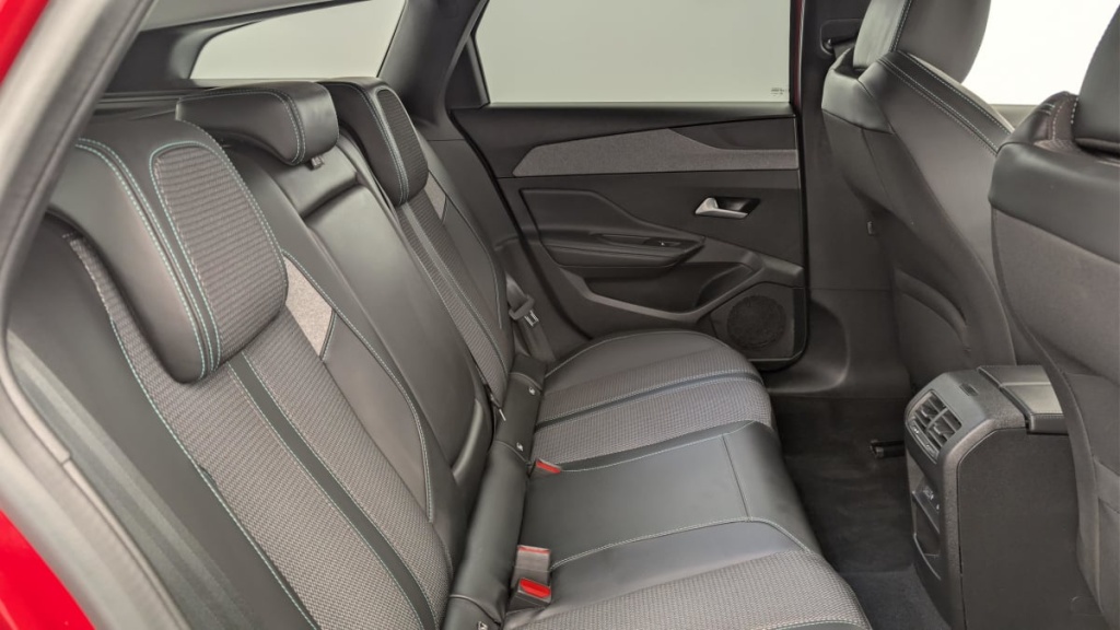 PEUGEOT 308 SW Hybrid 145 e-DCS6 Allure - ref: 1-371905 - Photo 10