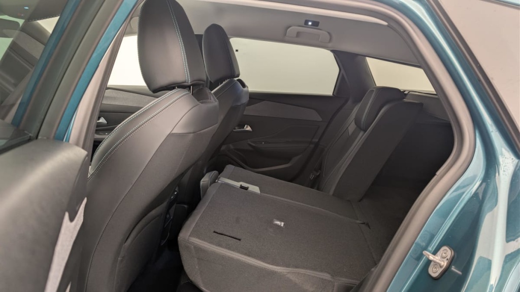 PEUGEOT 308 SW Hybrid 145 e-DCS6 Allure - ref: 1-371909 - Photo 12