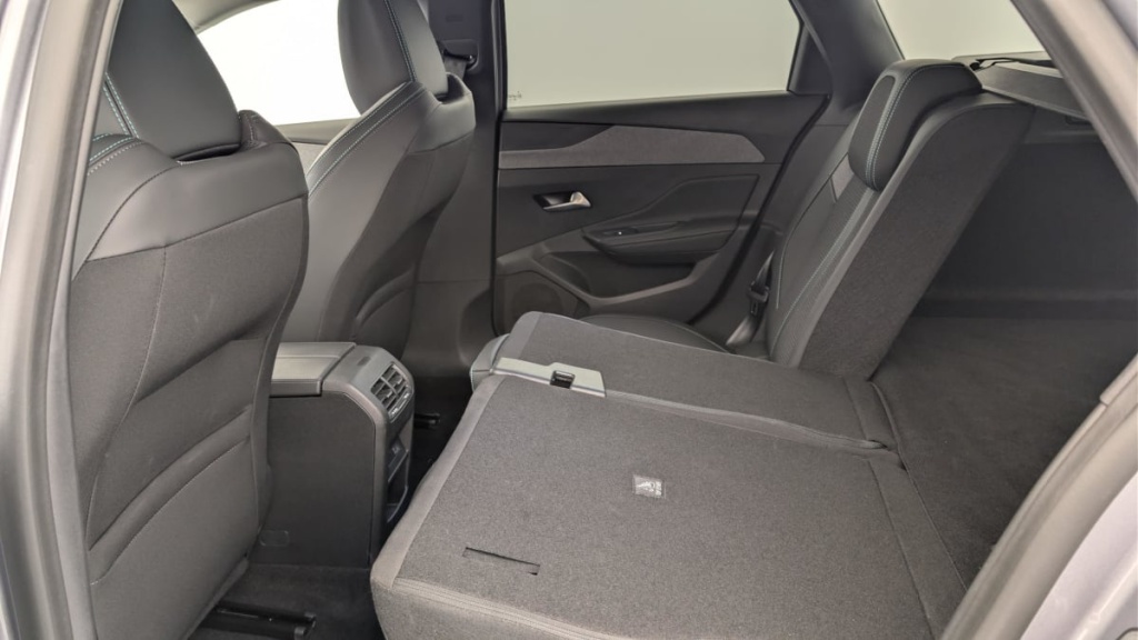 PEUGEOT 308 SW Hybrid 145 e-DCS6 Allure - ref: 1-371932 - Photo 12